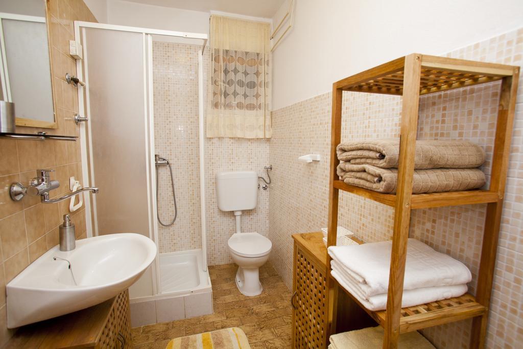 Apartments Marija Vrbnik Εξωτερικό φωτογραφία